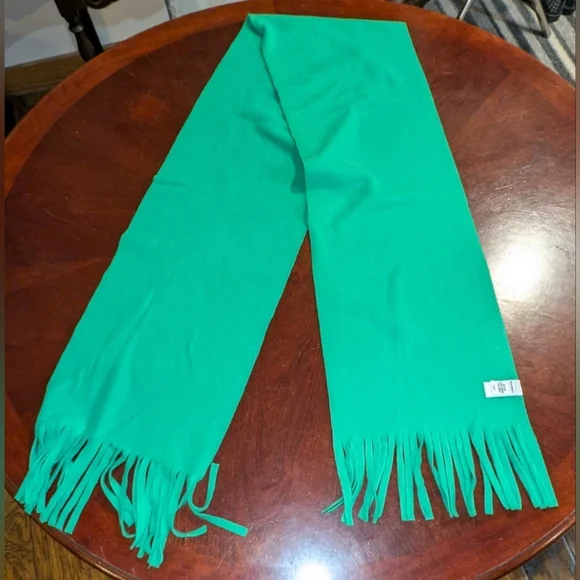 EUC Old Navy Womens Green Scarf with Fringes - Picture 6 of 7